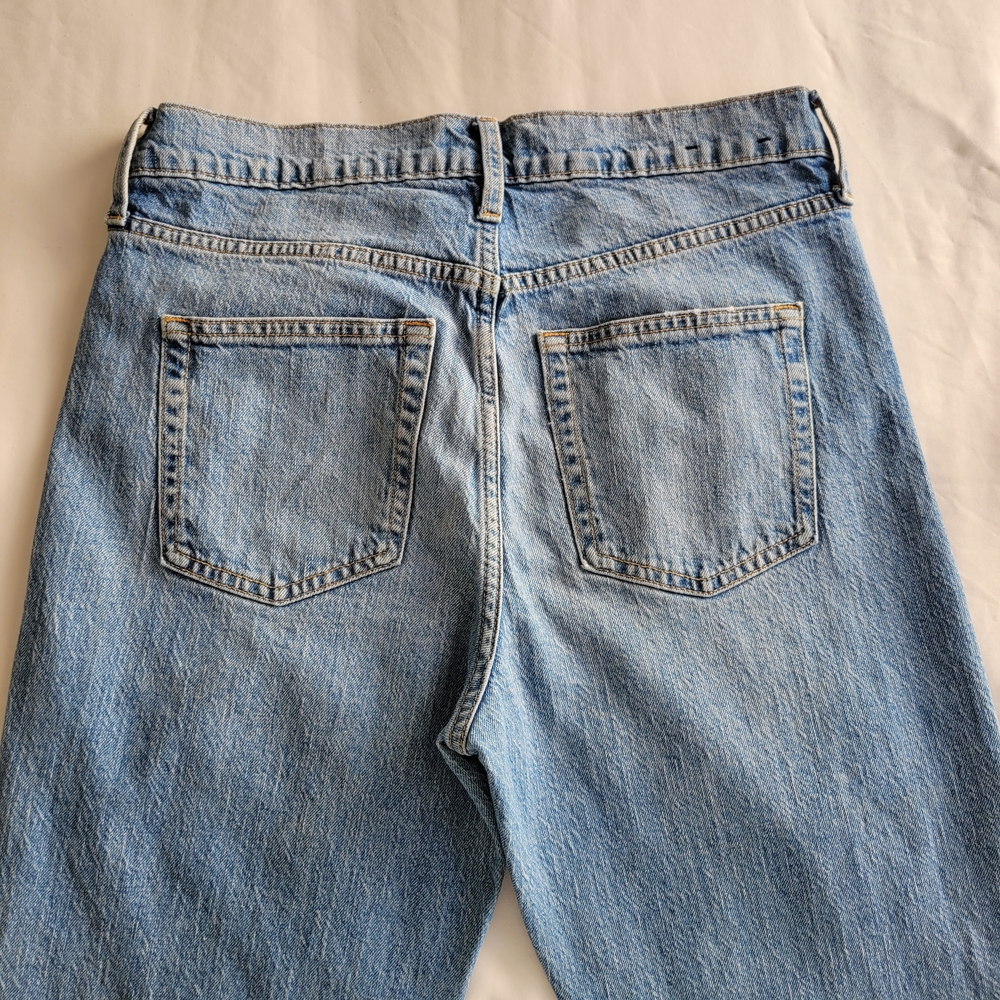 GAP Women’s Straight-Leg Jeans – Size 10 / 30R (Light Wash) - Picture 3 of 9